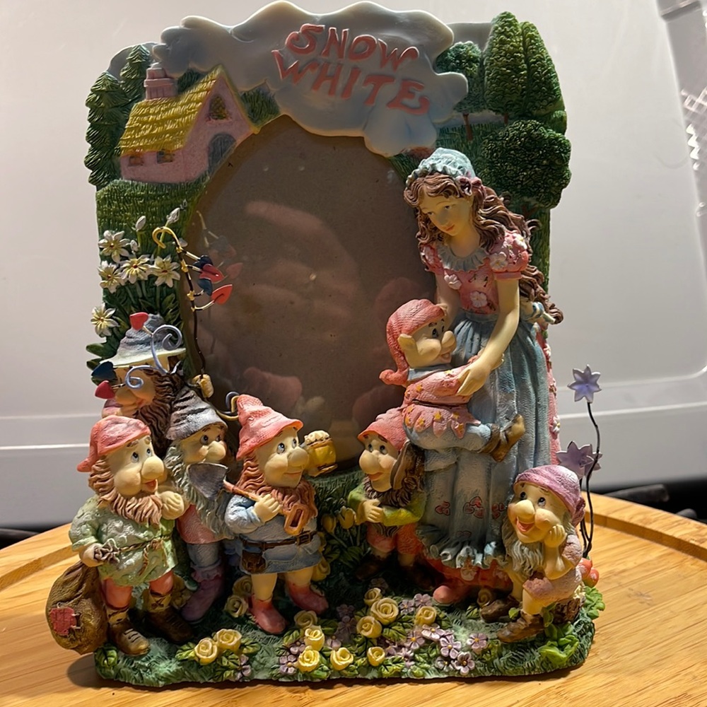 Snow White and the Seven Dwarves Unique Picture Frame -3 Dimensional 8.5 inch